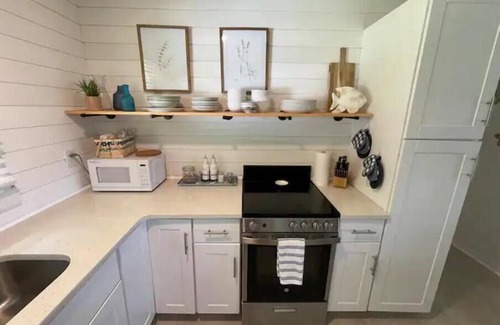 Hertford Cottage | Pet Friendly, Private Waterfront Cottage