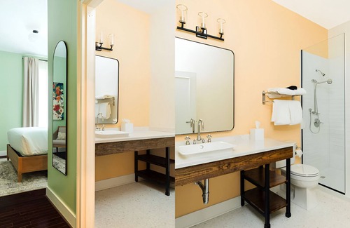 Five Points South Hotel | Pet-Friendly Queen Room at The Painted Lady! Free Parking, Near Vulcan Park!