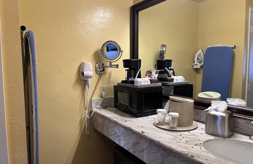 Downtown Monterey Cabin | PET FRIENDLY Queen Room at Ocean-Side Property!