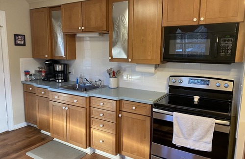 Townsend House | Pet Friendly, Quiet Neighborhood, Golf Course Views, Double Decks