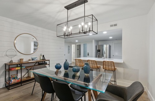 Fernandina Beach Condo | Pet Friendly | Remodeled Beachwood Condo | Pool/Pond/Golf Course View | Beach Across the Street