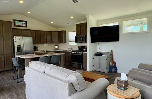 Fredericksburg House | Pet-friendly Retreat 13 miles from Fredericksburg w/Hot Tub