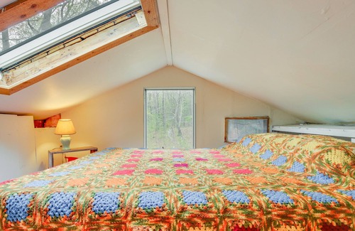 Red Hook Cabin | Pet-Friendly Red Hook Cabin Rental w/ Fenced Yard!