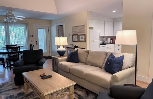 West Beach Cottage | Pet Friendly Relaxing Cottage With Bicycles And Community Pool