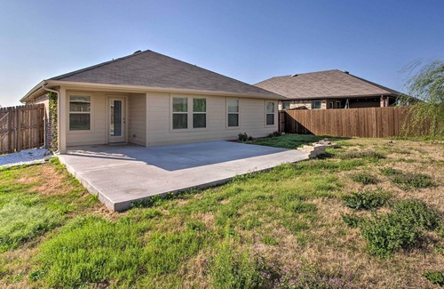 Collin County House | Pet-Friendly Retreat Near Lavon Lake w/ Yard!