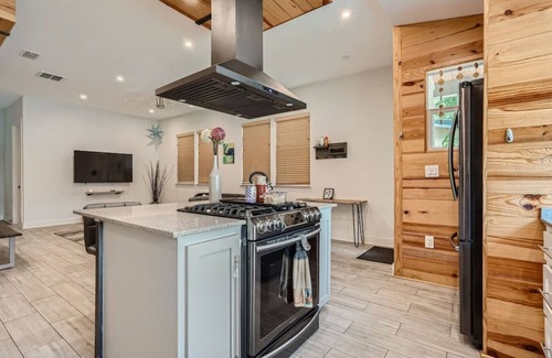 Barton Hills House | Pet Friendly Retreat with Lap Pool/Spa in the '04! Near SXSW Top Spots!