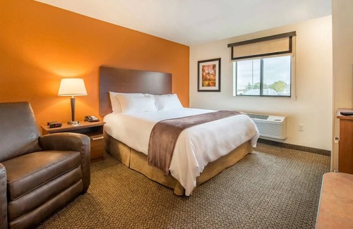 Hurricane Hotel | Pet-Friendly Room with Full Kitchen Next to Zion! Pool!