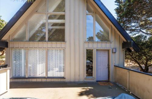 Lodge Hill House | Pet Friendly- Seaglass Home