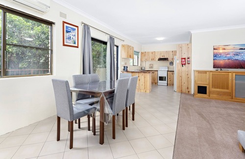 Coledale Apartment | Pet friendly Seaview Apartment in the heart of Coledale village. 100m to Beach