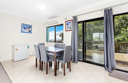 Coledale Apartment | Pet friendly Seaview Apartment in the heart of Coledale village. 100m to Beach