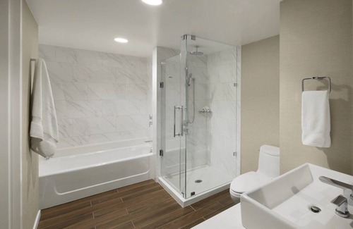 Union Square Hotel | Pet-Friendly SF Escape with Cityscape Views & Cultured Dining! Parking