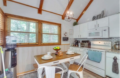 Basye Cabin | Pet-Friendly Shenandoah Valley Cabin w/Hot Tub, Pool & Lake Access, Near Bryce