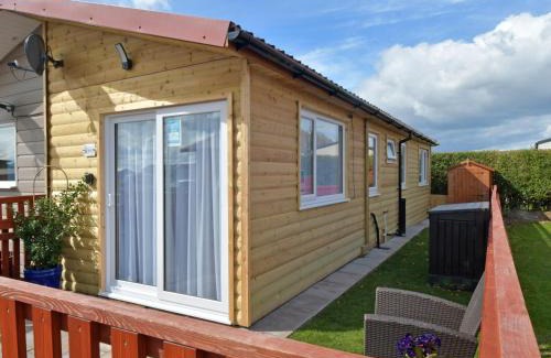 Bridlington Ski Chalet | Pet friendly sleeps 3 Chalet Bridlington free elec