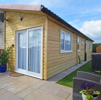 Bridlington Ski Chalet | Pet friendly sleeps 3 Chalet Bridlington free elec