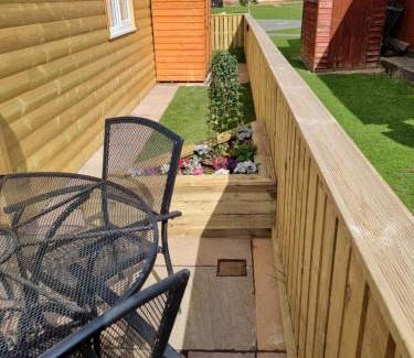 Bridlington Ski Chalet | Pet friendly sleeps 6 Chalet Bridlington free elec