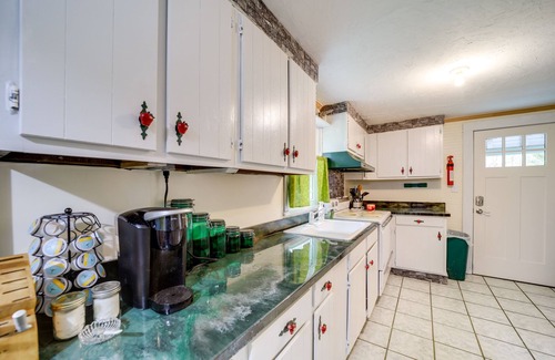 Clyde House | Pet-Friendly Smoky Mountain Getaway w/Fire Pit!