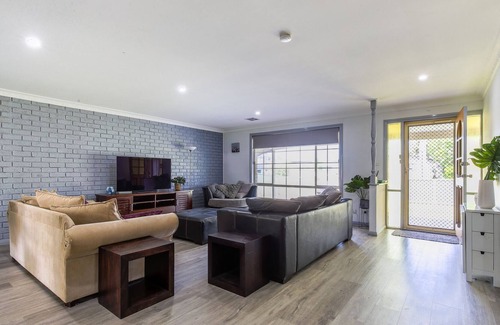 Tomakin House | Pet-Friendly Spacious Home by the Beach
