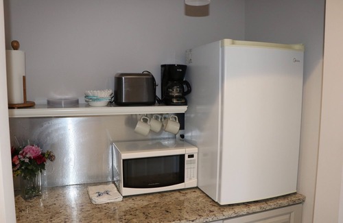 St. Augustine Cottage | Pet Friendly-Steps To Downtown-Oversized Balcony