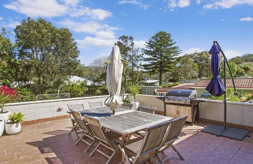 Pearl Beach House | Pet friendly, stroll to beach