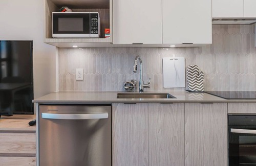 Downtown Kelowna Condo | Pet-Friendly Studio in Kelowna