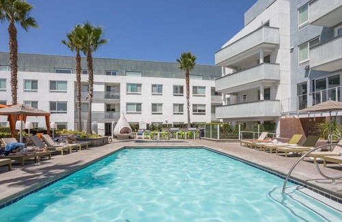 Downtown Apartment | Pet Friendly Studio in Glendale + Parking