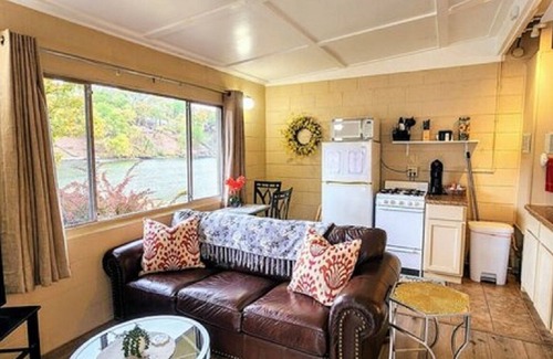 Mid America Apartment | Pet Friendly Studio Cottage #3 At The Water's Edge