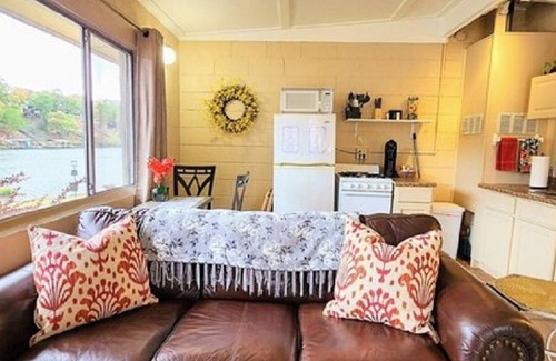 Mid America Apartment | Pet Friendly Studio Cottage #3 At The Water's Edge