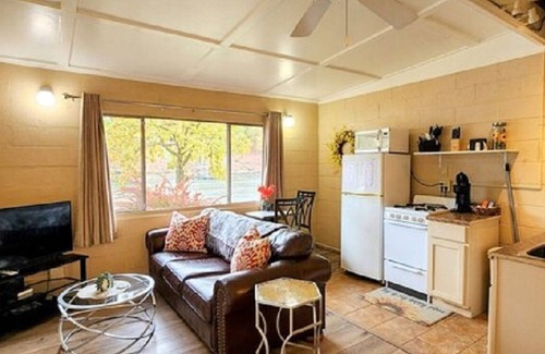 Mid America Apartment | Pet Friendly Studio Cottage #3 At The Water's Edge