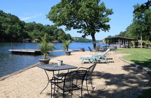 Mid America Apartment | Pet Friendly Studio Cottage #2 At The Water's Edge