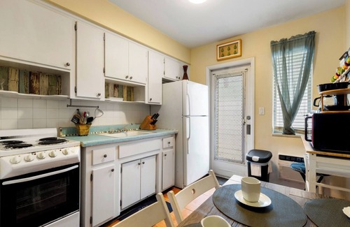 Downtown Hollywood Apartment | Pet Friendly Stylish Studio in Hollywood