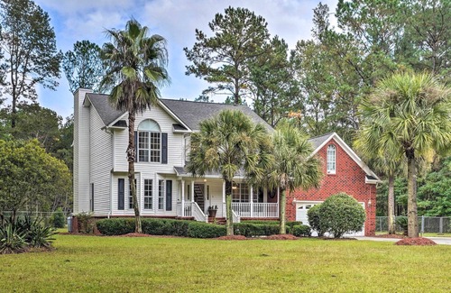 Huger House | Pet-Friendly Suburban Escape w/Deck & Grill!