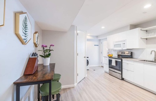 Lower Avenues Apartment | Pet Friendly Suite-❤️Downtown!