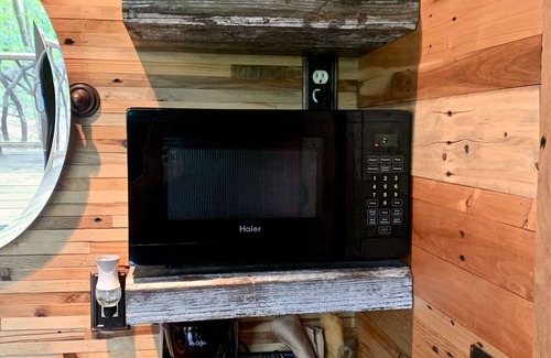 Dahlonega Cabin | Pet-Friendly Sunrise Eco Container Cabin in the North Georgia Mountains