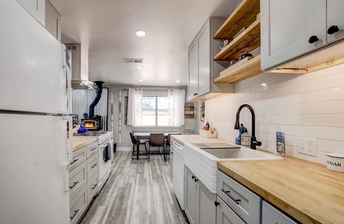 Meyers House | Pet Friendly & Tranquil Home with Hot Tub