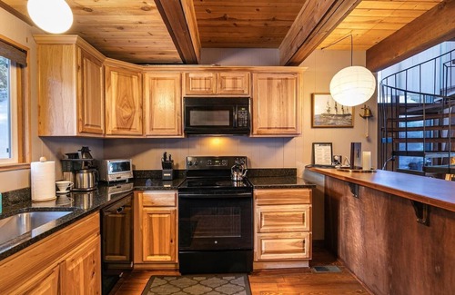 Talmont Cabin | Pet Friendly Tahoe City Winter Cabin