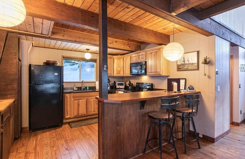 Talmont Cabin | Pet Friendly Tahoe City Winter Cabin