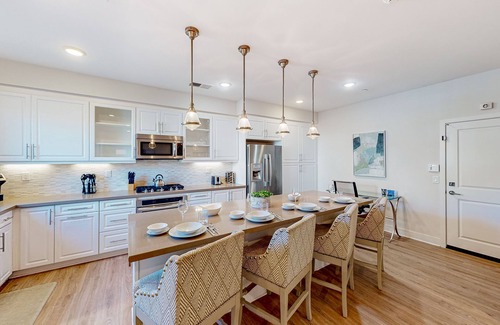 Leucadia House | Pet friendly townhome near beaches with grill, tennis, children's items, and AC