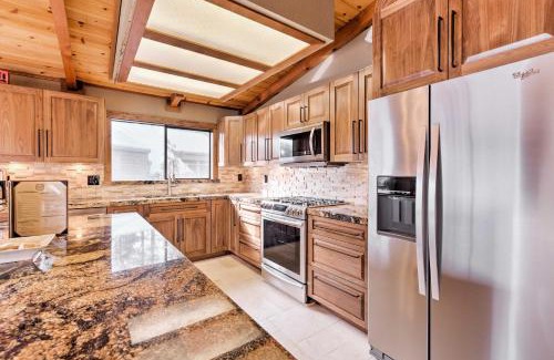 Truckee House | Pet-Friendly Truckee Home with Panoramic Lake Views!