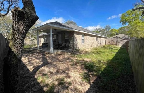 Wright House | Pet Friendly Haven Minutes from the Beach