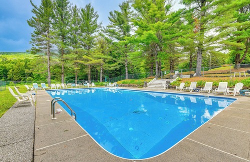 Montgomery Center House | Pet-Friendly Home w/Deck: 4 Mi to Jay Peak Resort