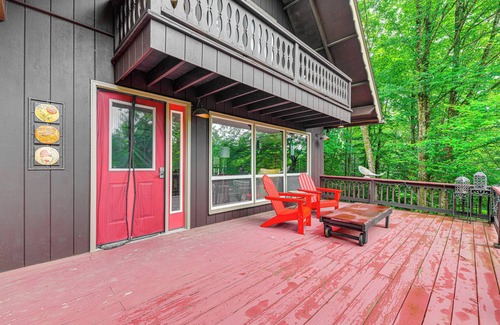 Montgomery Center House | Pet-Friendly Home w/Deck: 4 Mi to Jay Peak Resort