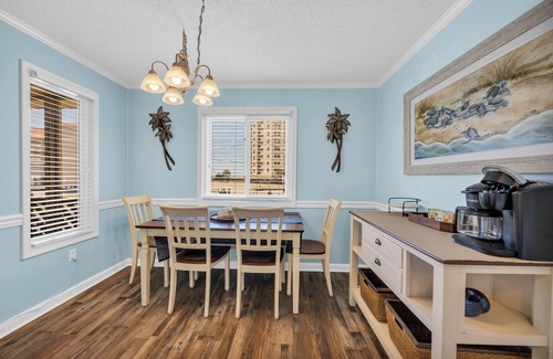 Ocean Drive Cottage | Pet Friendly Ocean View Cottage - Outdoor Pool - Walk to main street