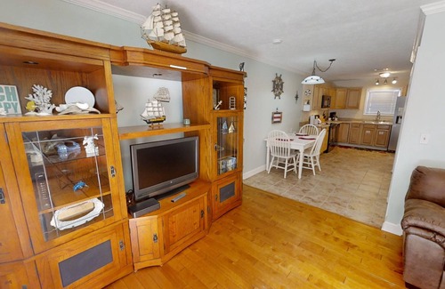 Open Sands House | Pet Friendly Near Emerald Beach Short walk to Beach Free Golf Every Day!