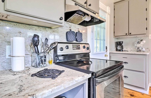 Purvis House | Pet-Friendly Vacation Rental w/Deck & Yard!