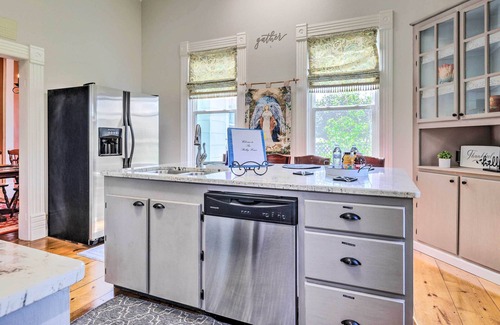 Purvis House | Pet-Friendly Vacation Rental w/Deck & Yard!