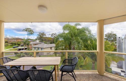 Corlette House | pet friendly - Views- Meters to the Beach & Anchorage Port Stephens