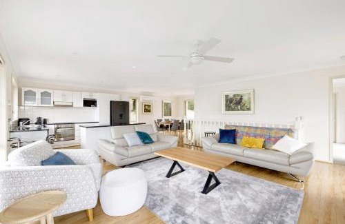 Corlette House | pet friendly - Views- Meters to the Beach & Anchorage Port Stephens