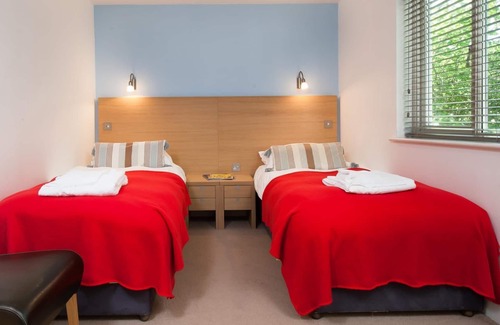 Carnon Downs Apartment | Pet friendly Villa Gallery