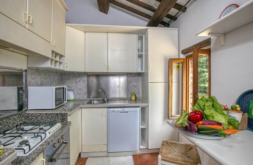 Amandola Villa | Pet-Friendly Villa with Garden