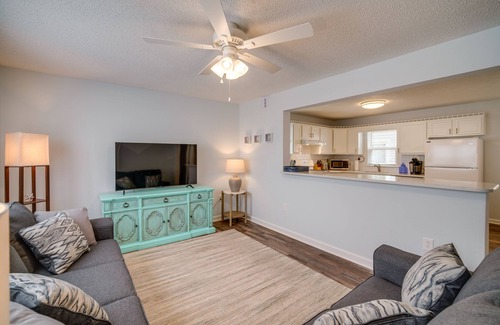 Villas House | Pet-Friendly Villas Vacation Rental: Walk to Bay
